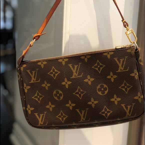 Authentic Louis Vuitton Monogram pochette - Picture 3 of 13